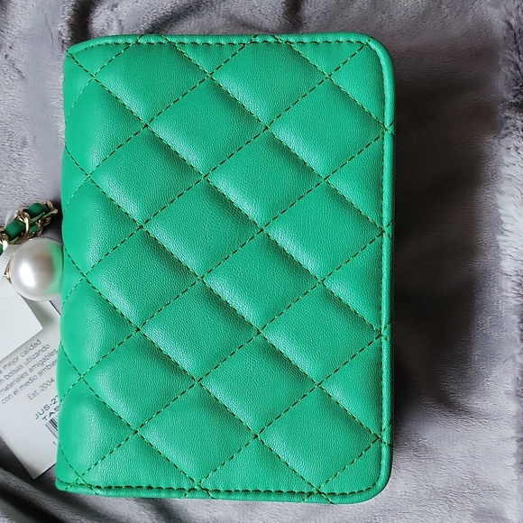 Alyssa vegan  crossbody - Picture 6 of 7